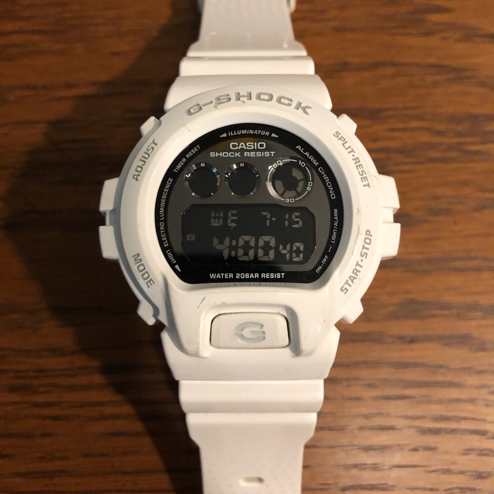 White Casio men’s G-shock watch